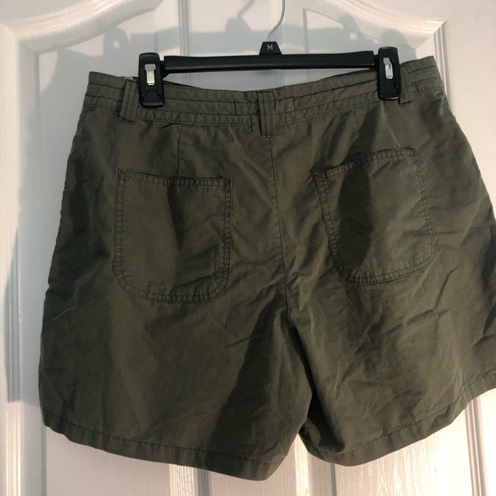 Gloria Vanderbilt green shorts women’s size 12